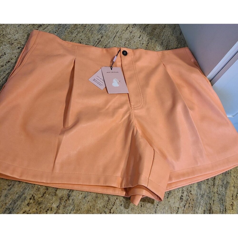 New!  Avec Les Filles Pleated Faux Leather Shorts Peach Plus Size 2X Pockets